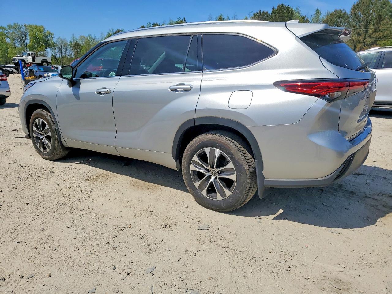 2021 Toyota Highlander Xle - zdjęcie 2
