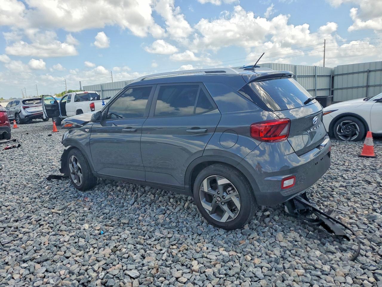 2024 Hyundai Venue Sel - zdjęcie 2