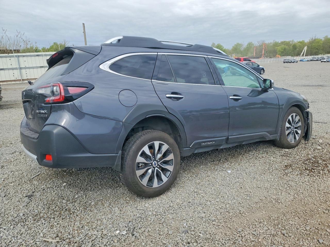 2024 Subaru Outback Touring - zdjęcie 3