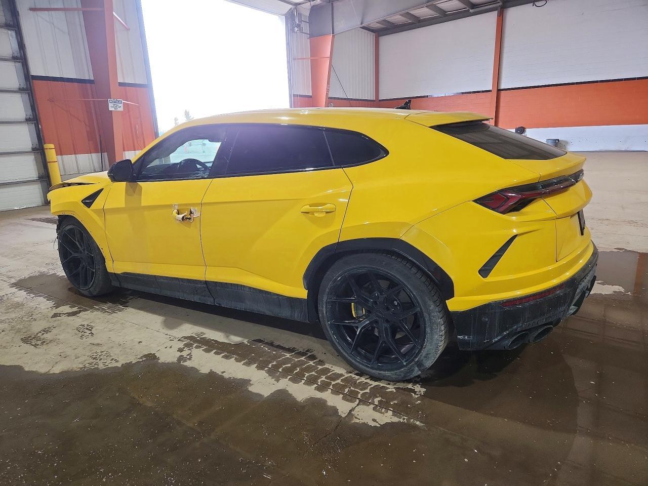 2022 Lamborghini Urus - zdjęcie 2