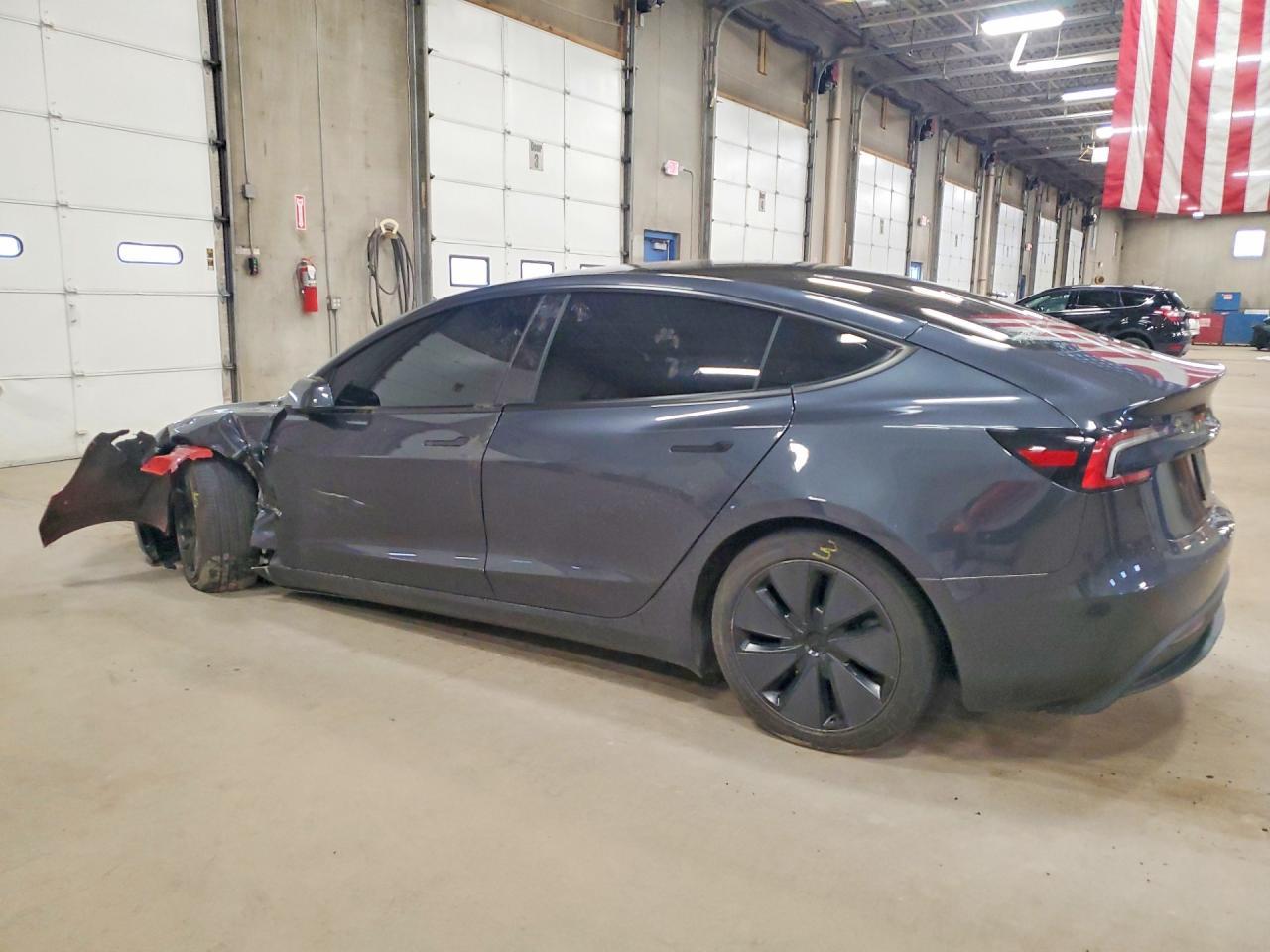 2025 Tesla Model 3 - zdjęcie 2