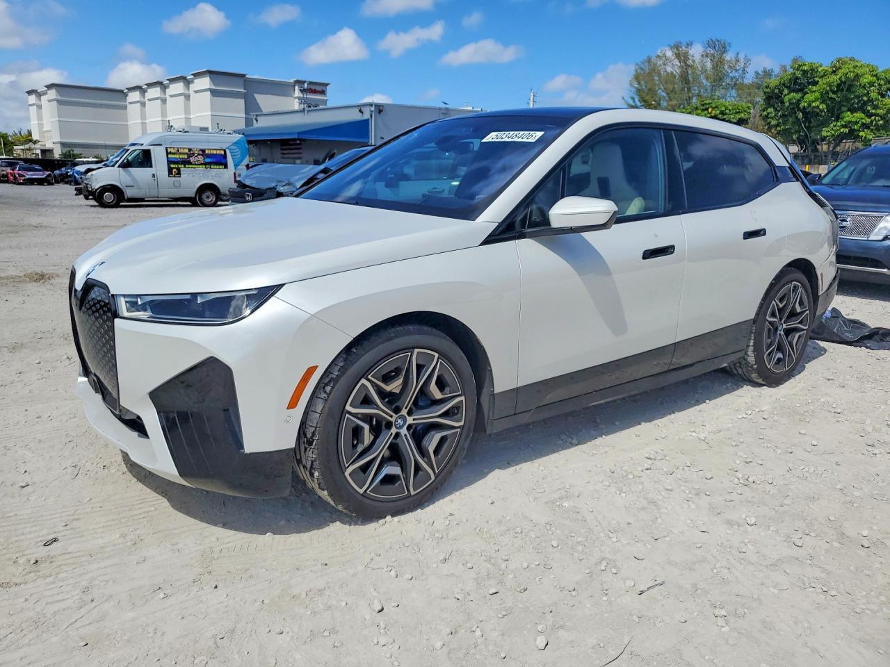 2023 BMW Ix xDrive50 - zdjęcie główne
