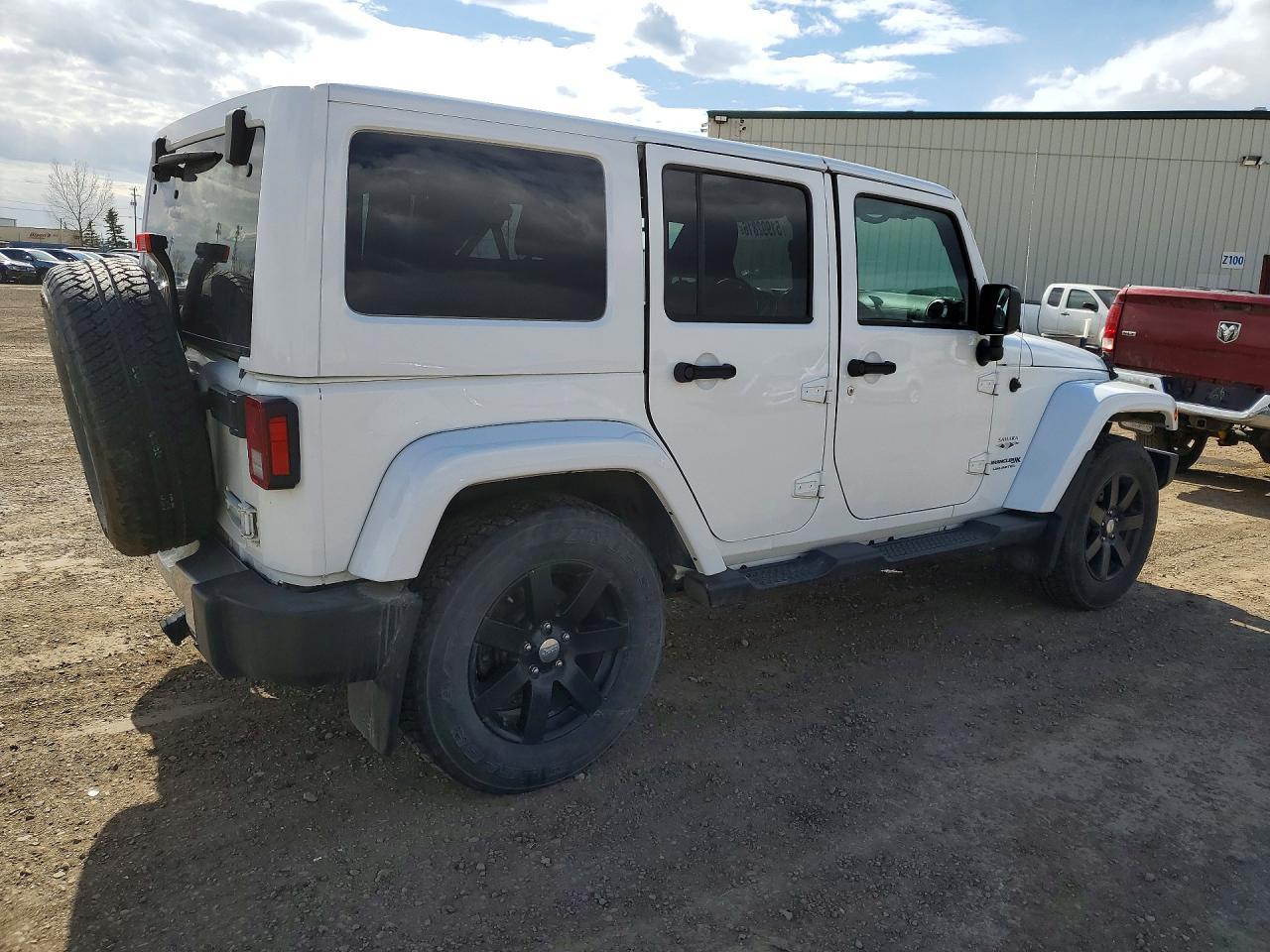 2013 Jeep Wrangler Unlimited Sahara - zdjęcie 3