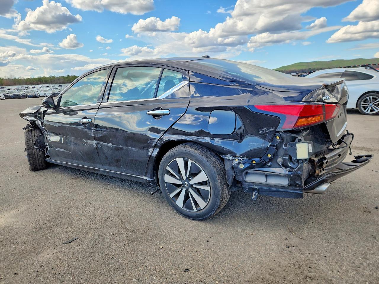 2019 Nissan Altima Sl - zdjęcie 2