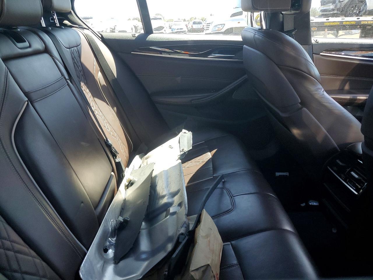 2019 BMW 530 I - zdjęcie 10