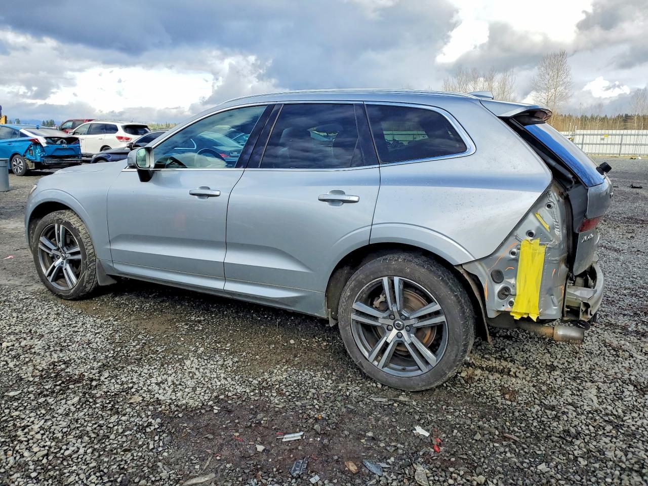 2018 Volvo Xc60 T6 Momentum - zdjęcie 2