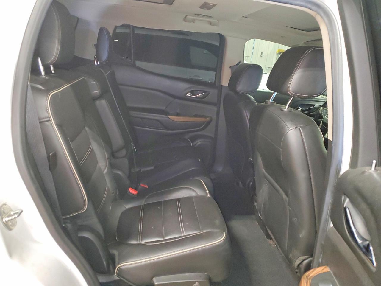 2017 GMC Acadia Denali - zdjęcie 11