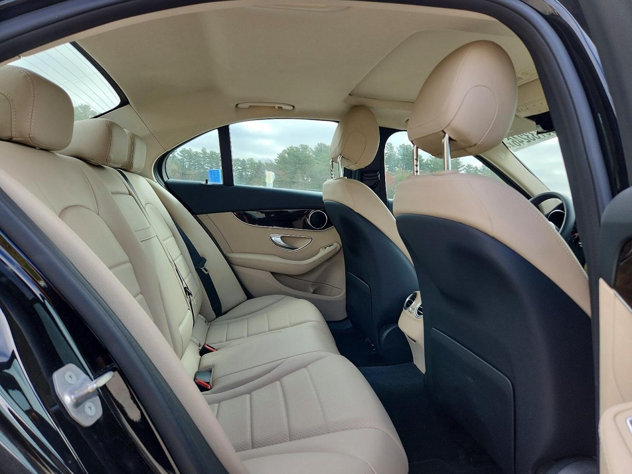 2020 Mercedes-Benz C 300 4Matic - zdjęcie 10