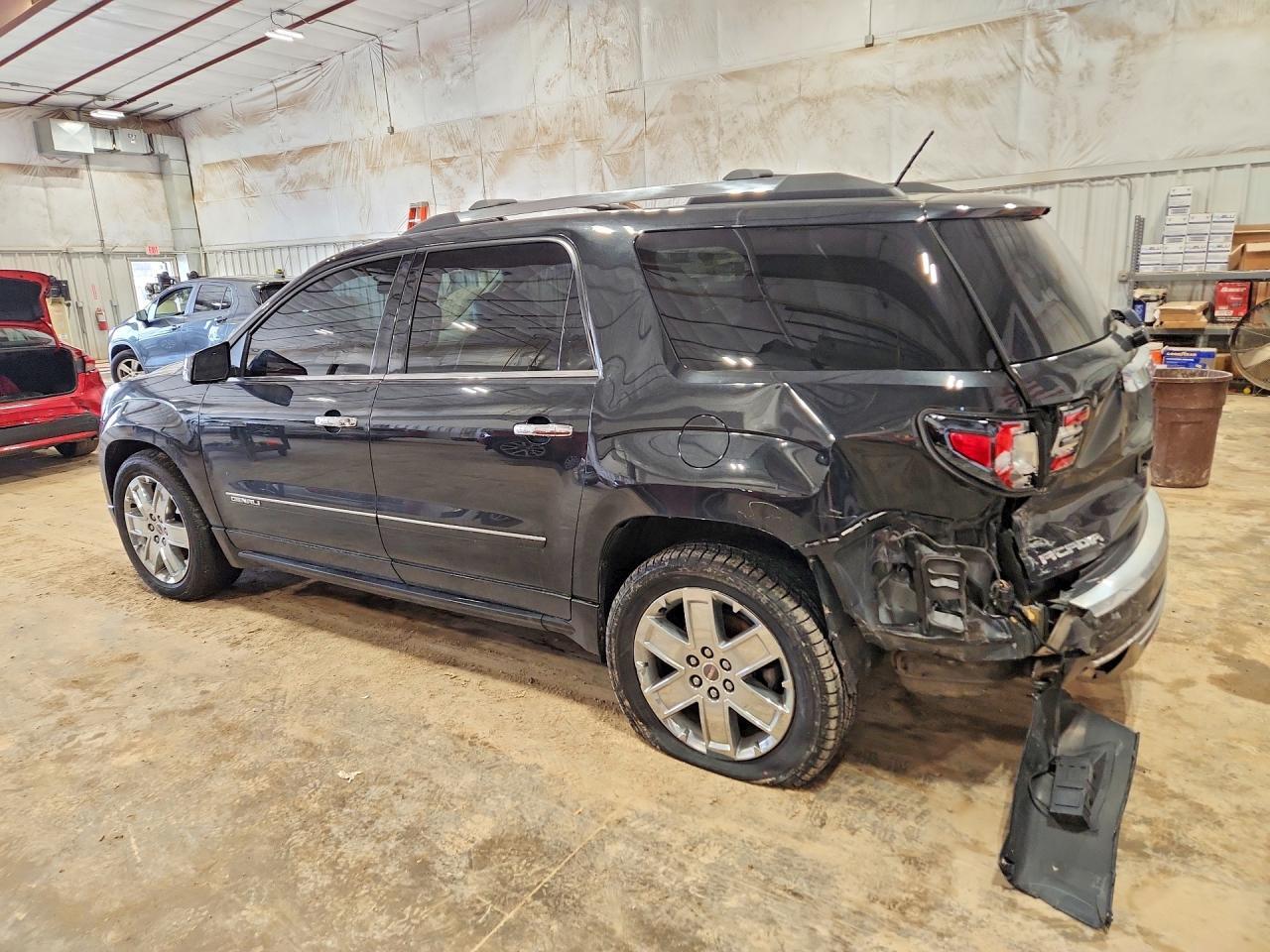 2015 GMC Acadia Denali - zdjęcie 2