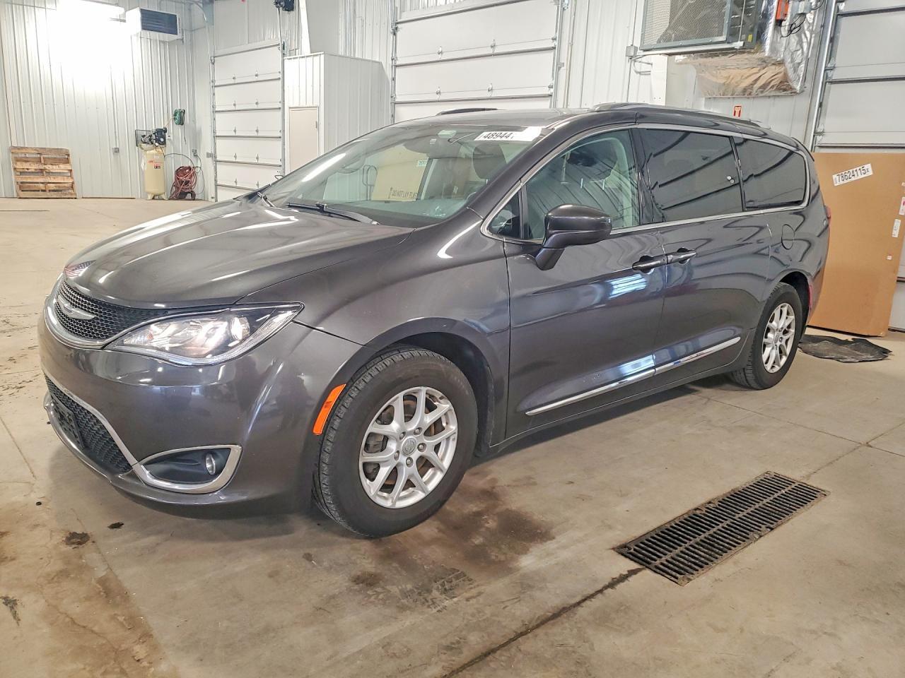 2020 Chrysler Pacifica Touring L - zdjęcie główne