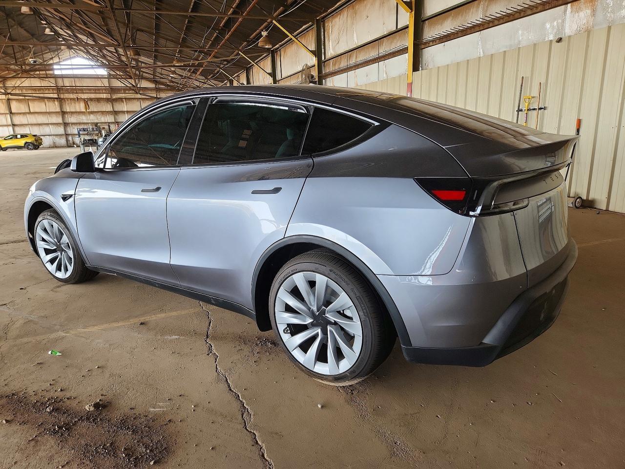2026 Tesla Model Y - zdjęcie 2