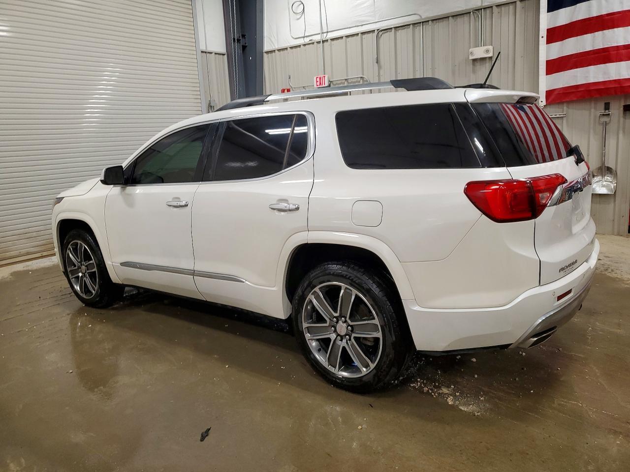 2017 GMC Acadia Denali - zdjęcie 2