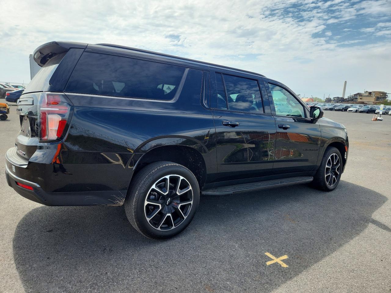 2021 Chevrolet Suburban - zdjęcie 3