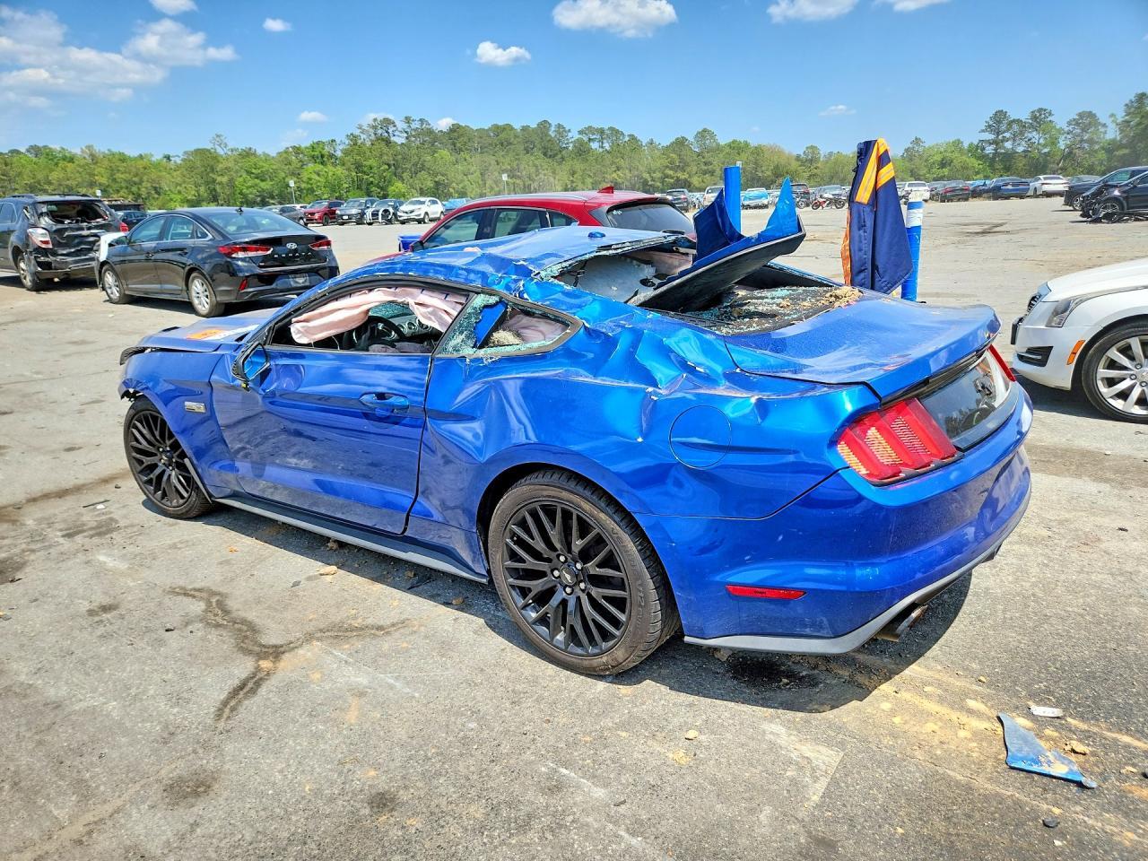 Ford Mustang - zdjęcie 2