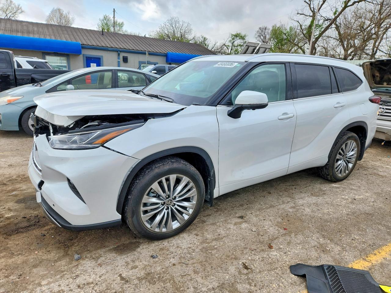 2025 Toyota Highlander Platinum - zdjęcie główne