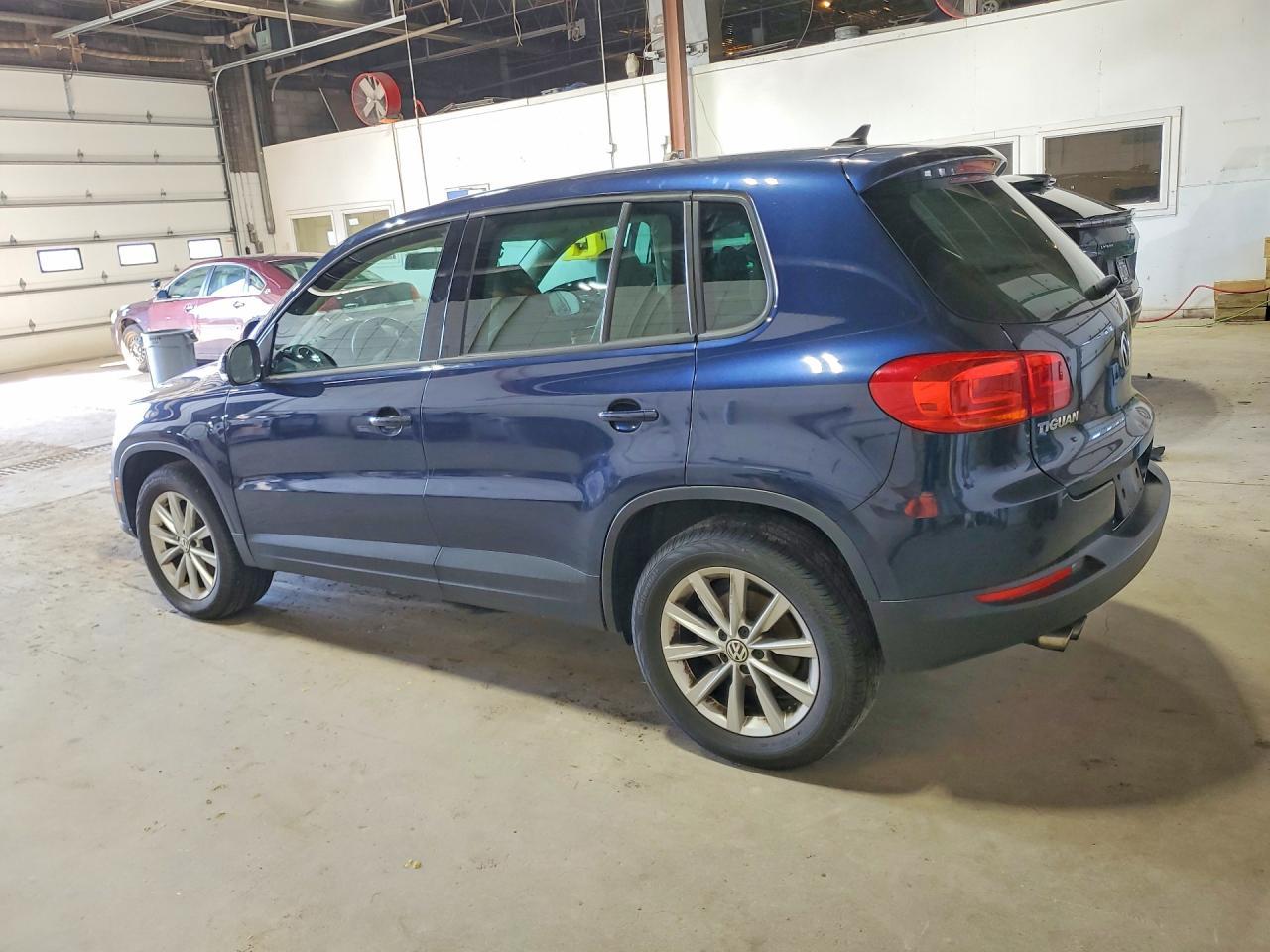 2014 Volkswagen Tiguan S - zdjęcie 2