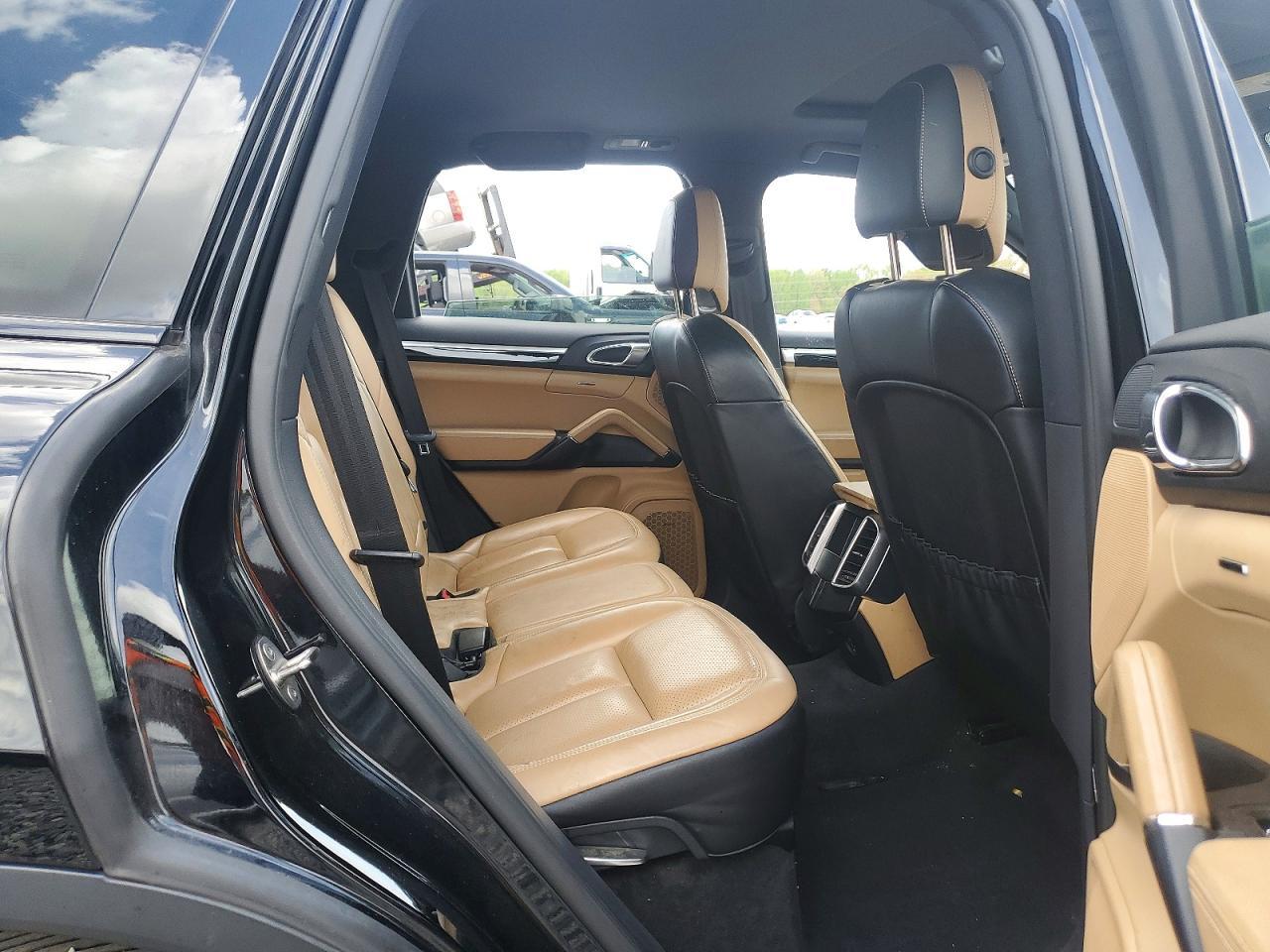 2018 Porsche Cayenne - zdjęcie 11