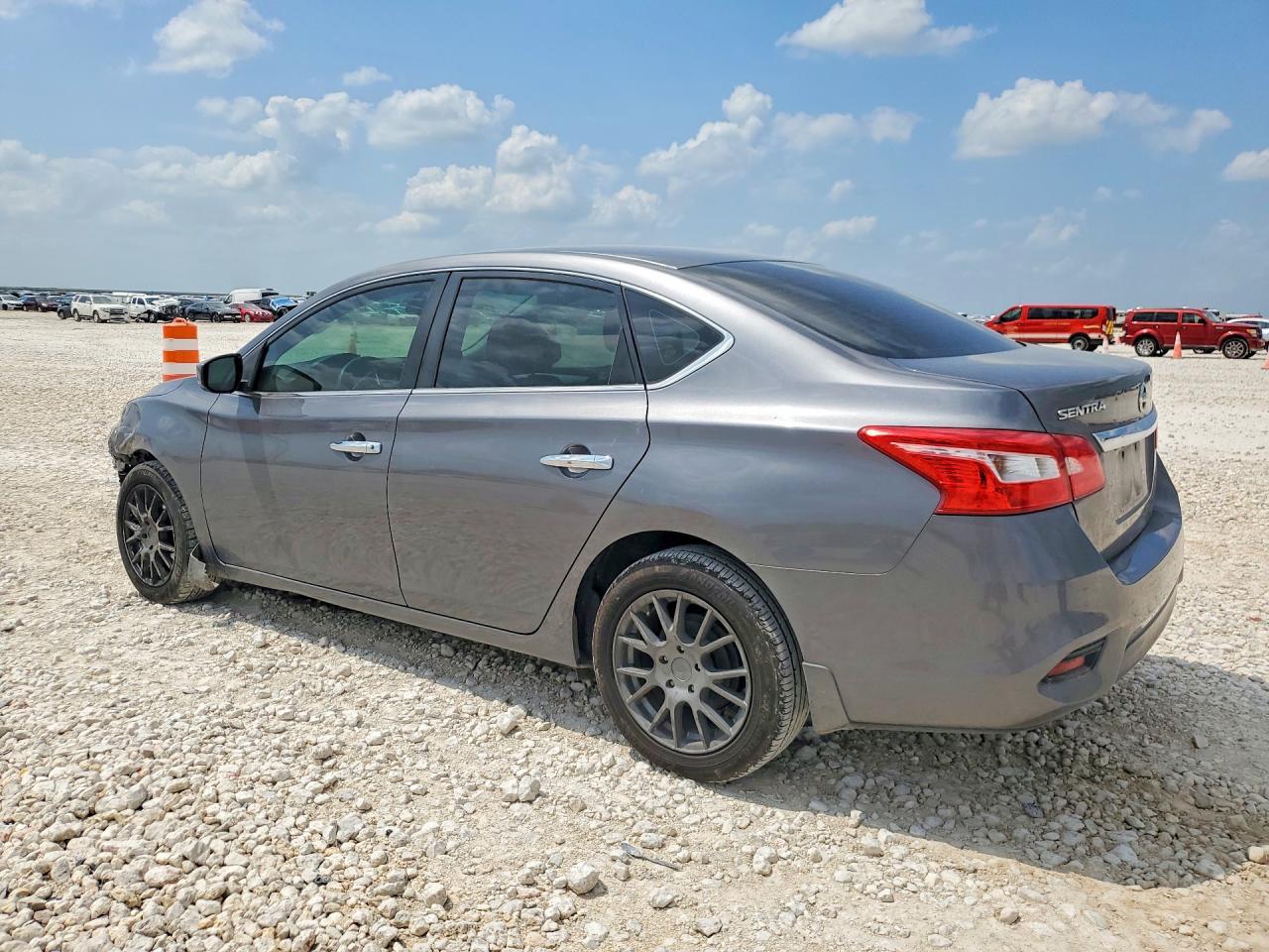 2019 Nissan Sentra S - zdjęcie 2
