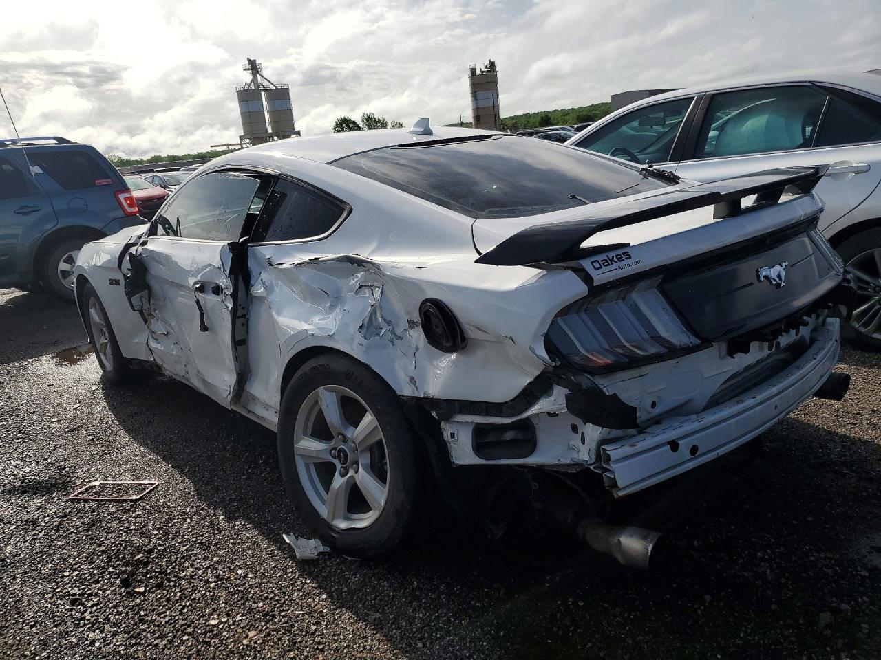 2020 Ford Mustang - zdjęcie 2