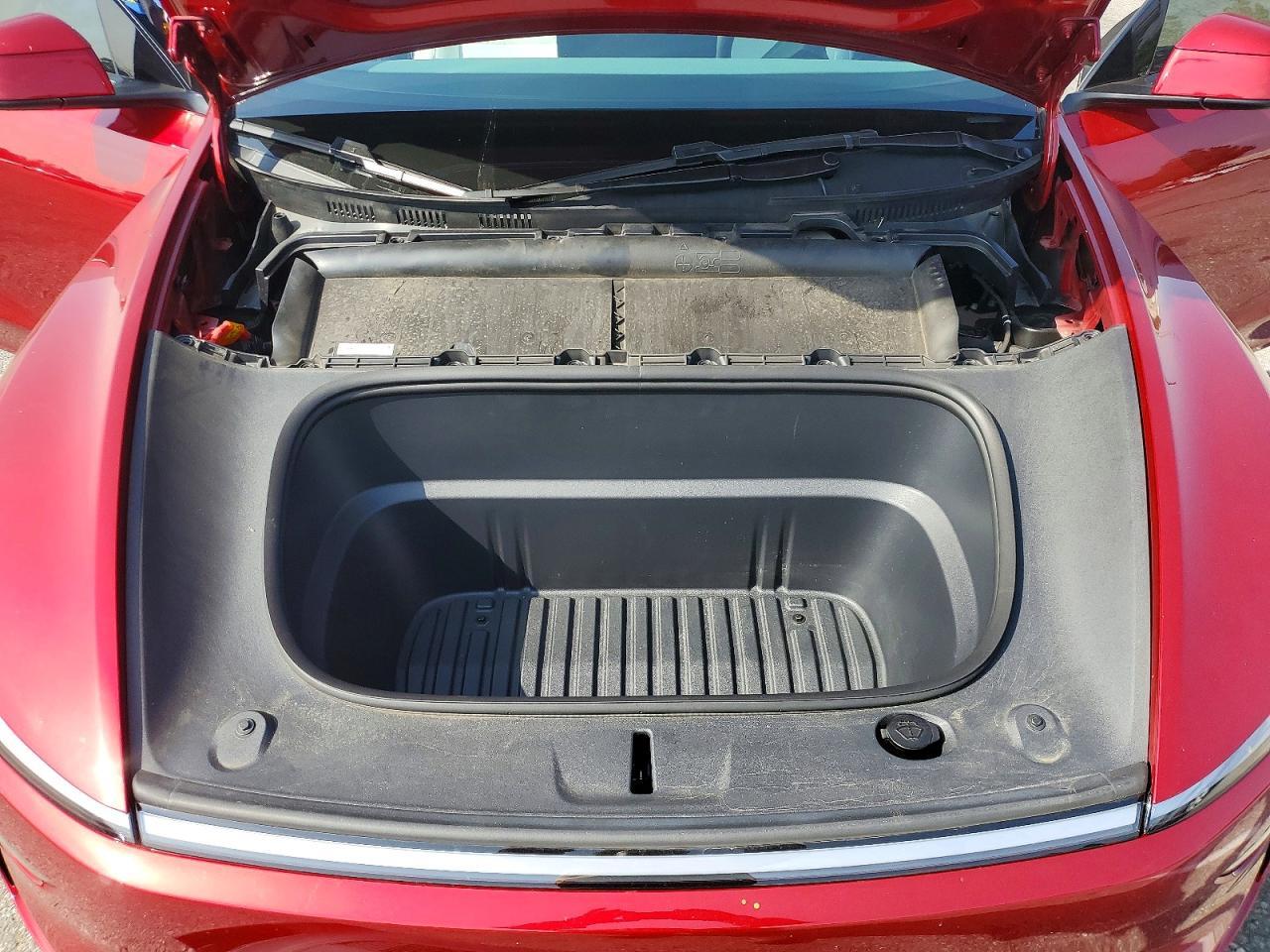 2026 Tesla Model Y - zdjęcie 11