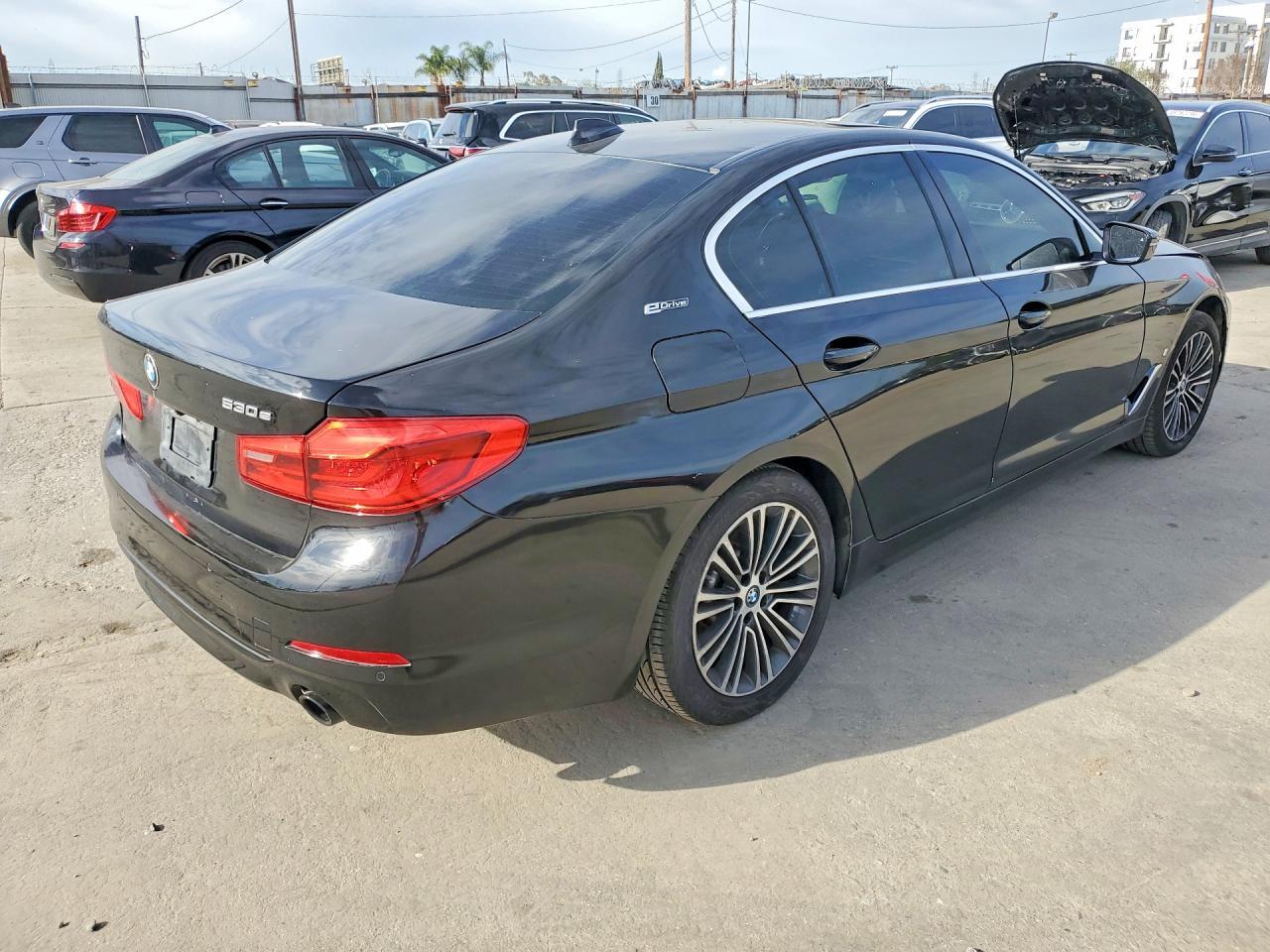 2019 BMW 530E - zdjęcie 3