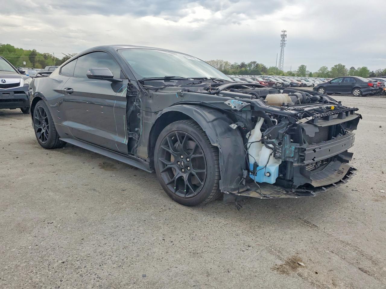 2019 Ford Mustang - zdjęcie 4