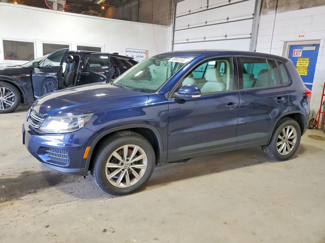 2014 Volkswagen Tiguan S - zdjęcie główne