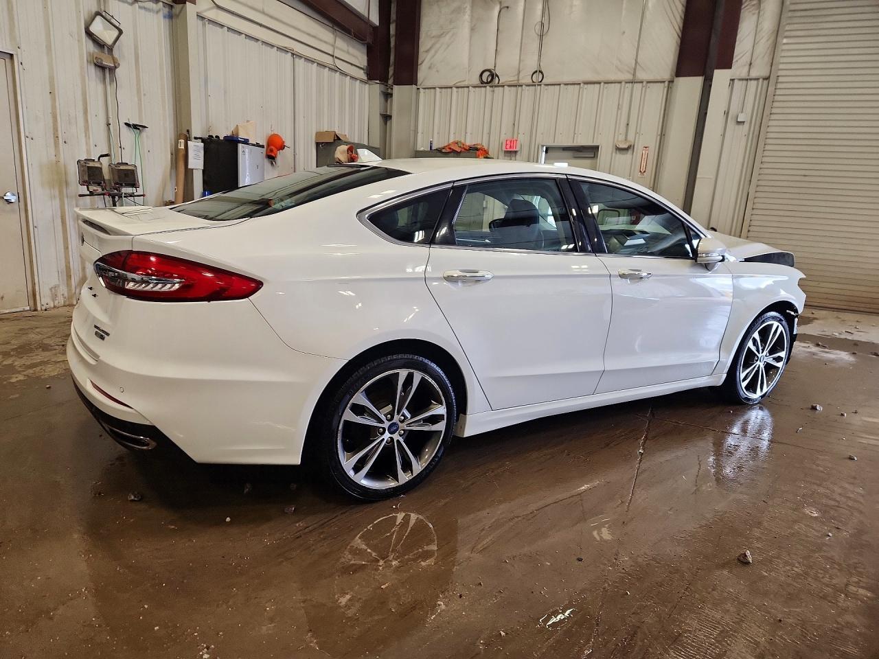 2020 Ford Fusion Titanium - zdjęcie 3