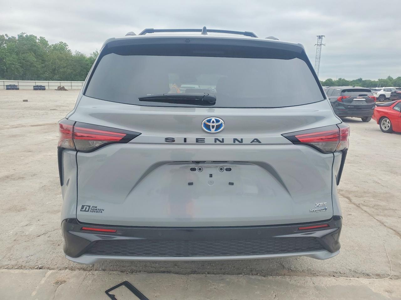 2024 Toyota Sienna Xse - zdjęcie 6