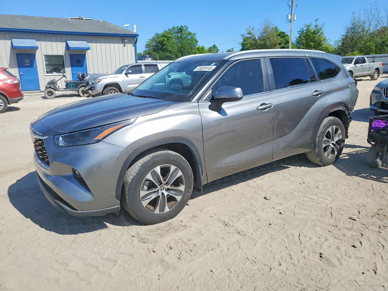 2025 Toyota Highlander Xle - zdjęcie główne
