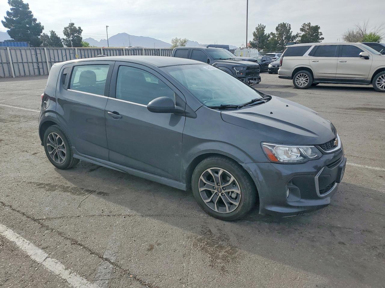 2017 Chevrolet Sonic Lt - zdjęcie 4