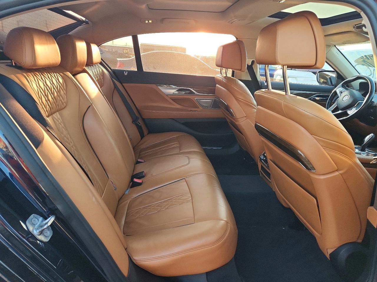2016 BMW 750 Xi - zdjęcie 10