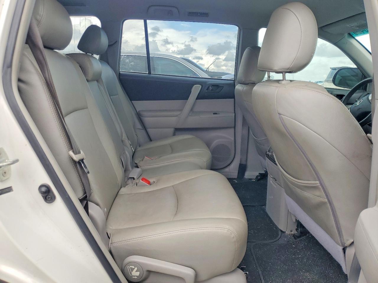 2013 Toyota Highlander Base - zdjęcie 11