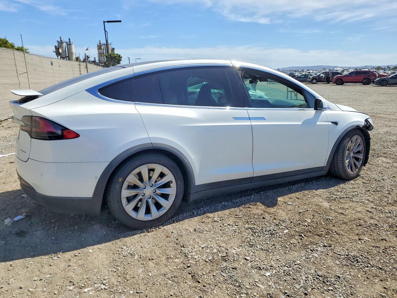 2020 Tesla Model X - zdjęcie 3
