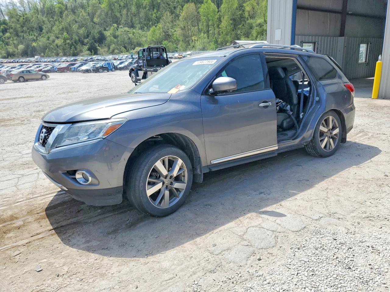 2016 Nissan Pathfinder Platinum - zdjęcie główne