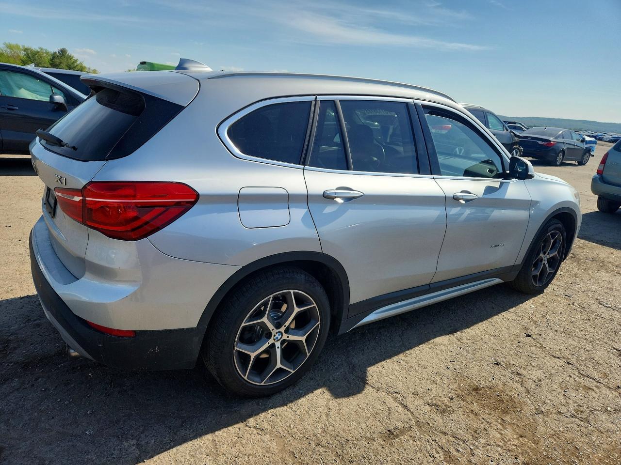 2017 BMW X1 xDrive28I - zdjęcie 3