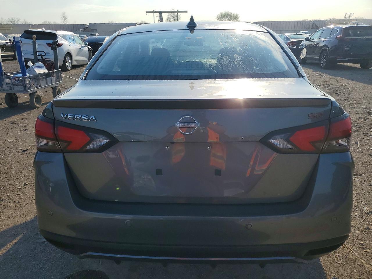 2024 Nissan Versa Sr - zdjęcie 6