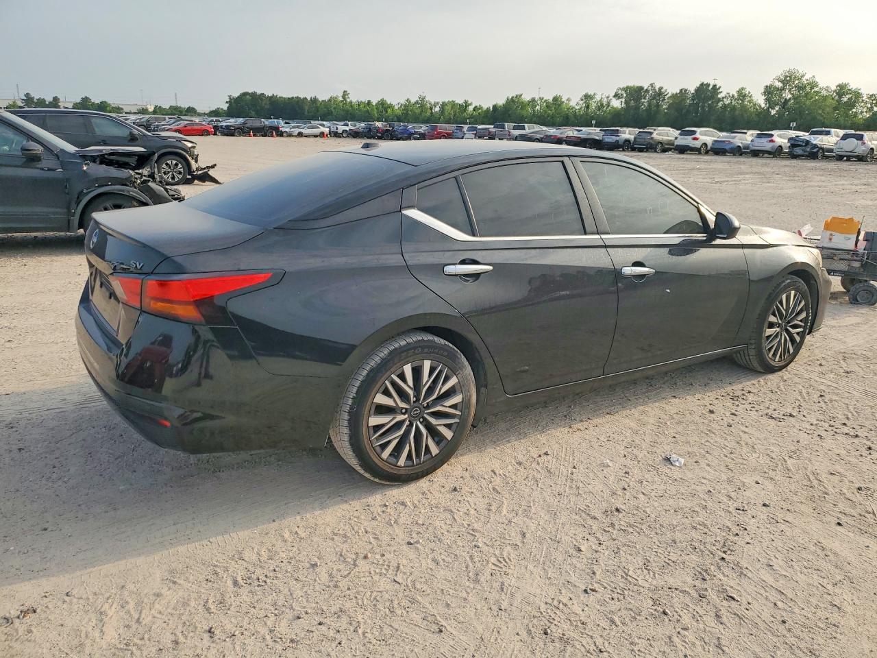 2023 Nissan Altima Sv - zdjęcie 3