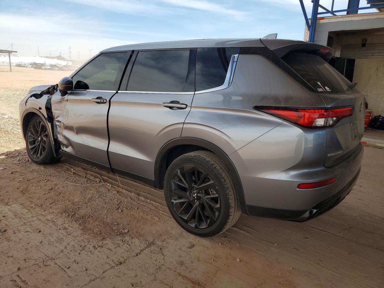 2022 Mitsubishi Outlander Se - zdjęcie 2