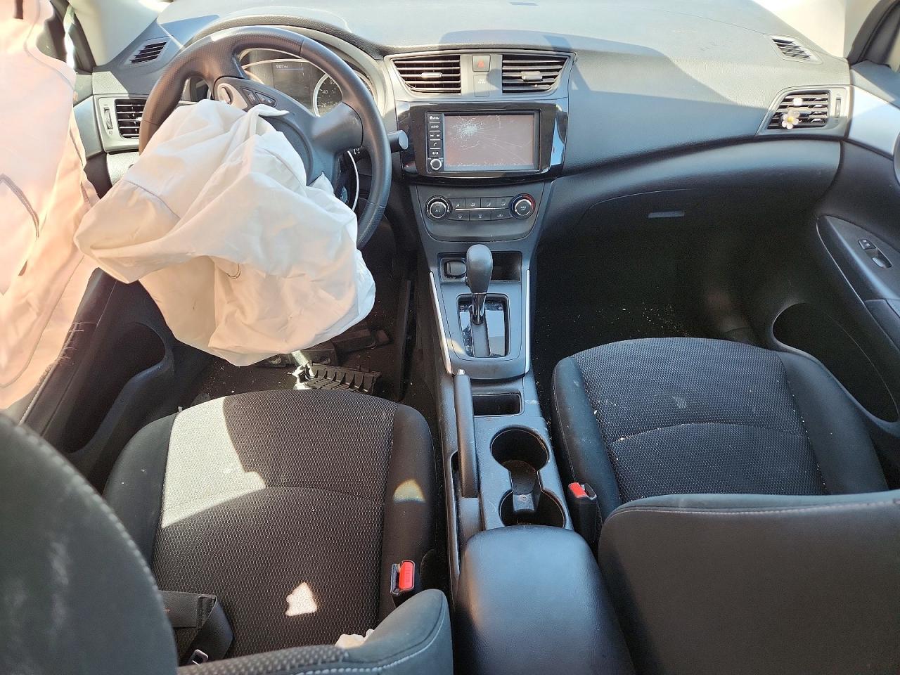 2019 Nissan Sentra S - zdjęcie 8