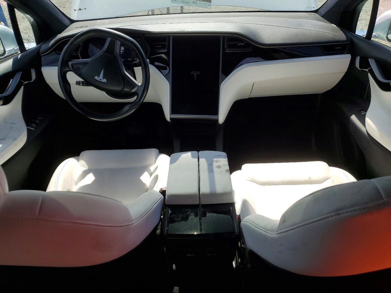 2020 Tesla Model X - zdjęcie 8