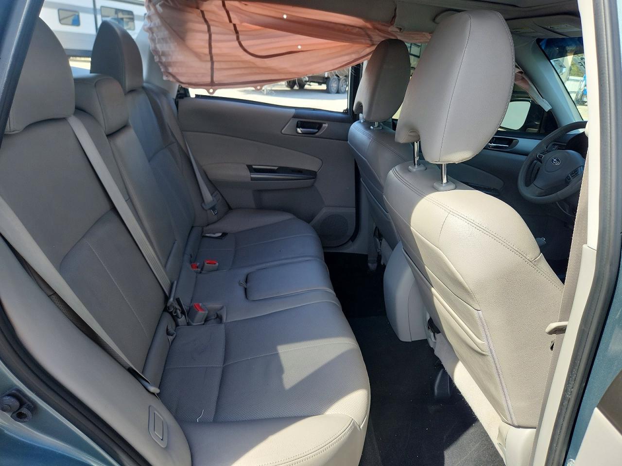 2013 Subaru Forester Touring - zdjęcie 11