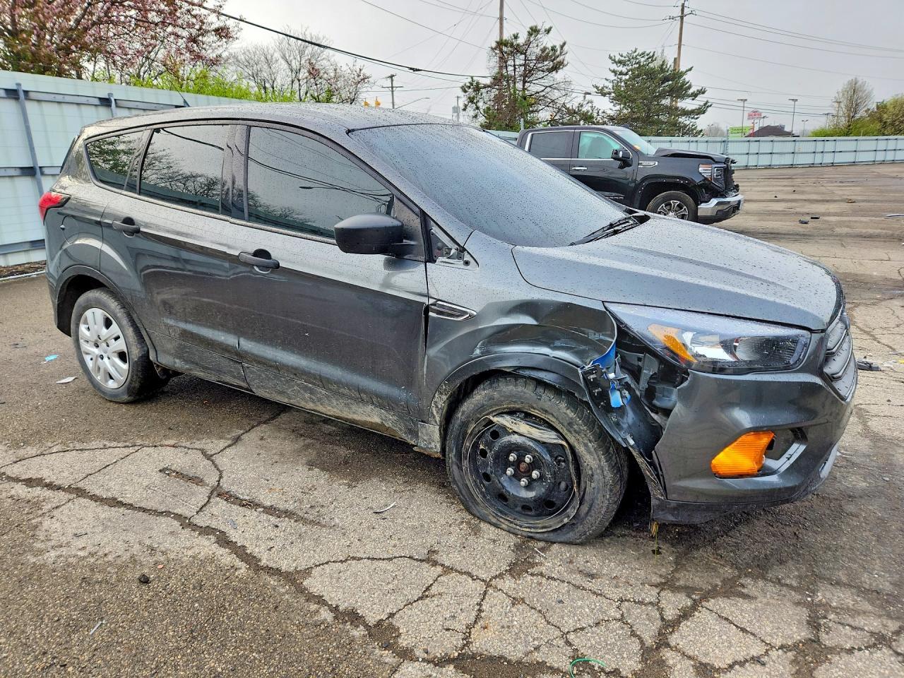 2019 Ford Escape S - zdjęcie 4