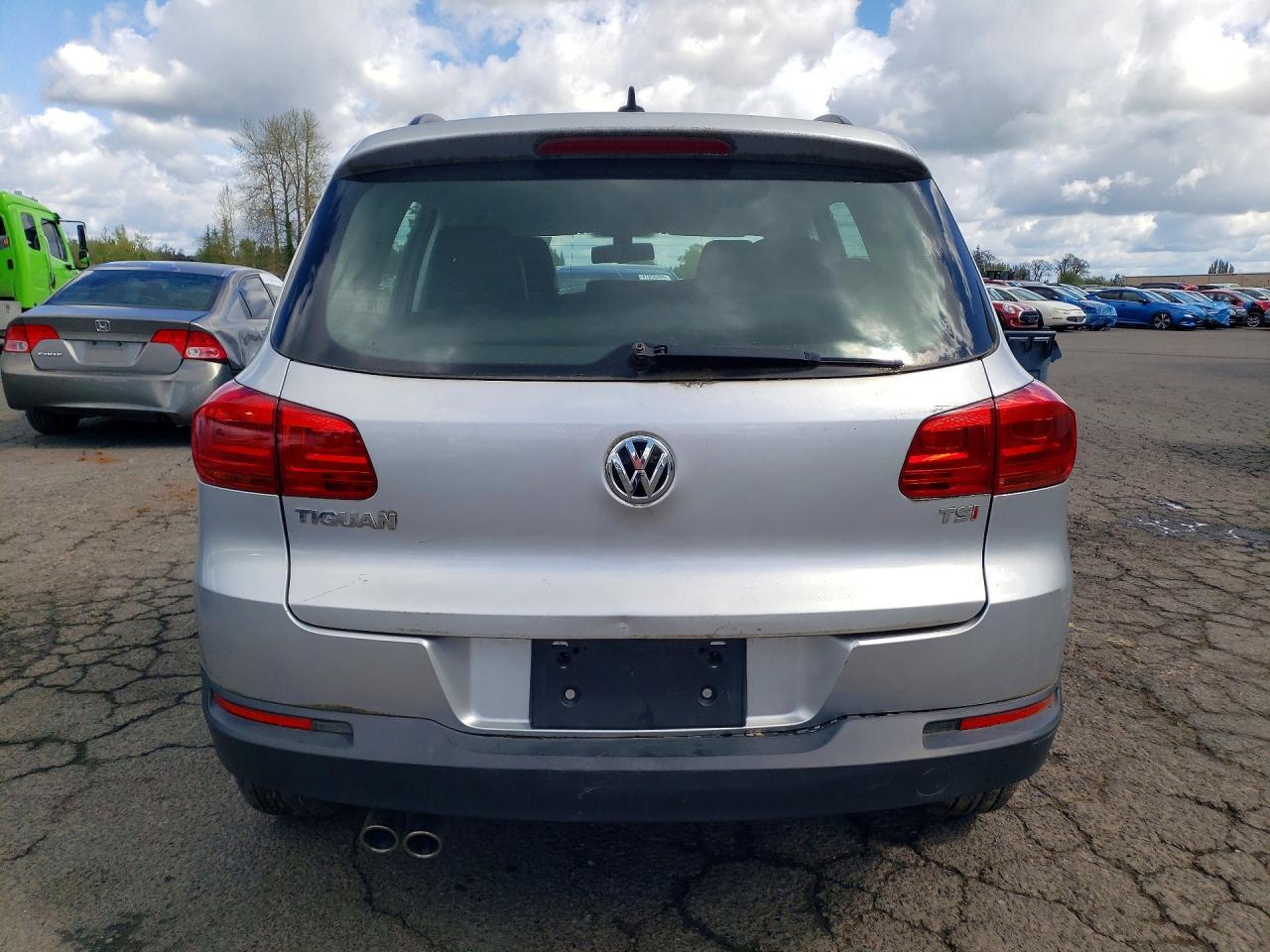 2017 Volkswagen Tiguan S - zdjęcie 6