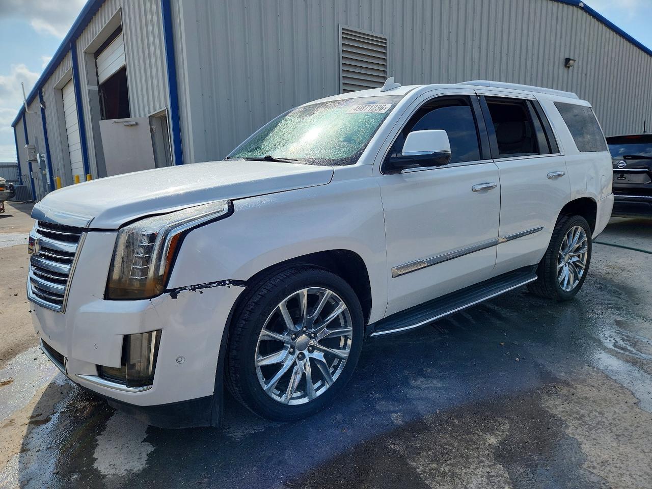 2016 Cadillac Escalade Luxury - zdjęcie główne