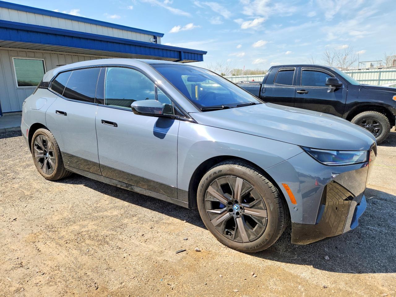 2023 BMW Ix xDrive50 - zdjęcie 4