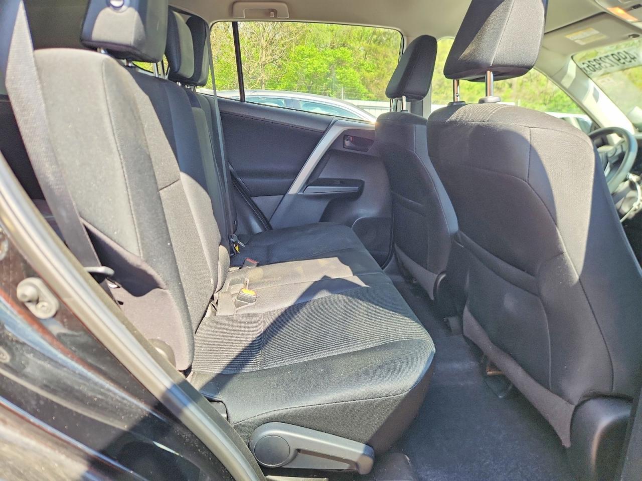 2018 Toyota Rav4 Le - zdjęcie 11