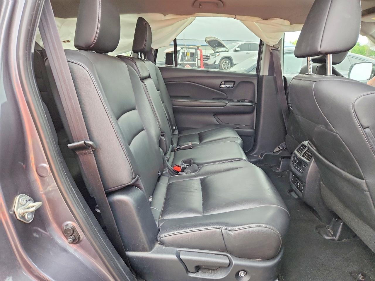 2021 Honda Pilot Touring - zdjęcie 11