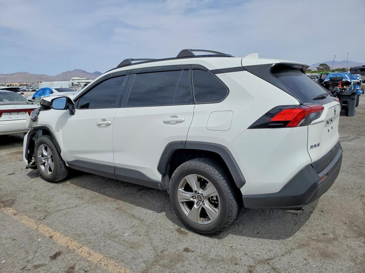 2020 Toyota Rav4 Xle - zdjęcie 2