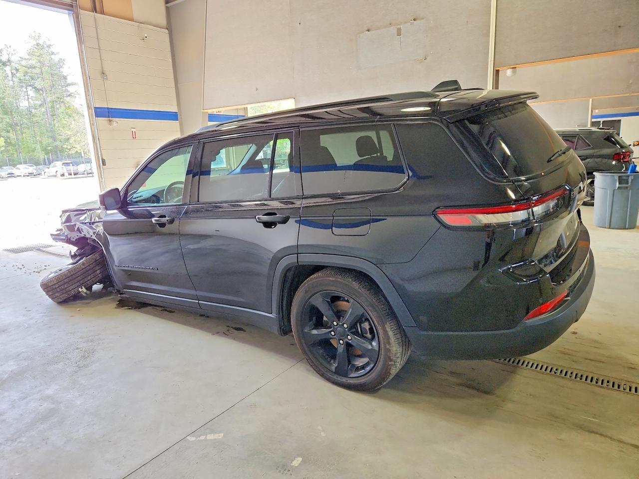 2025 Jeep Grand Cherokee L Laredo - zdjęcie 2